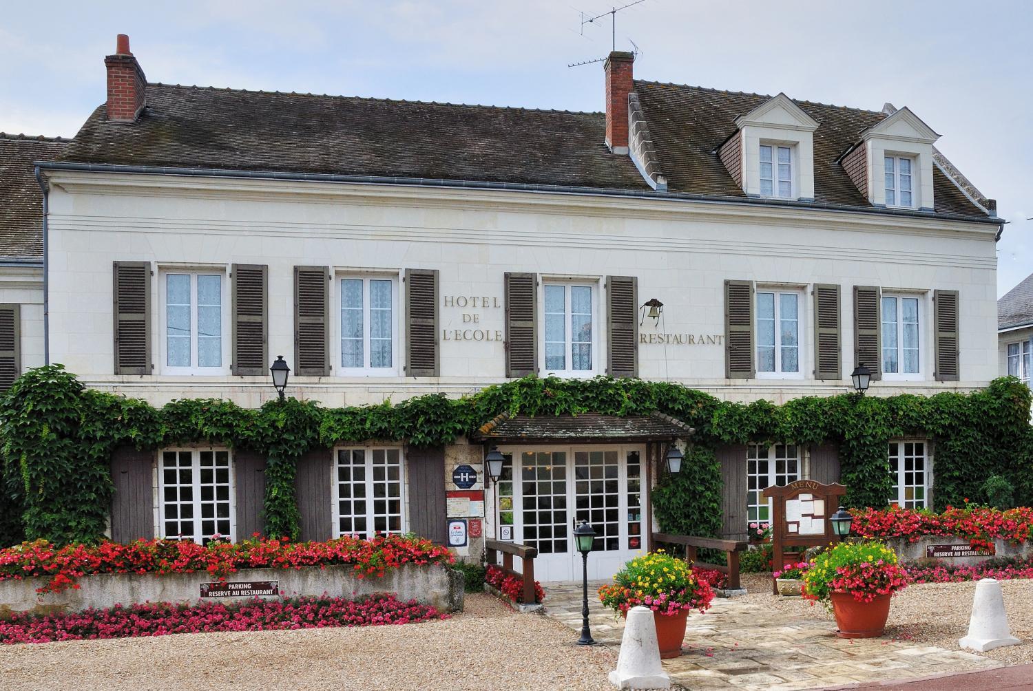 Logis Hotel Auberge De L'Ecole Pontlevoy Exterior photo