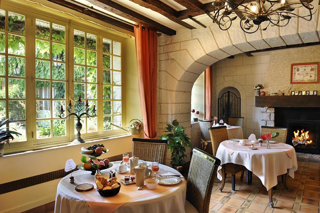 Logis Hotel Auberge De L'Ecole Pontlevoy Exterior photo