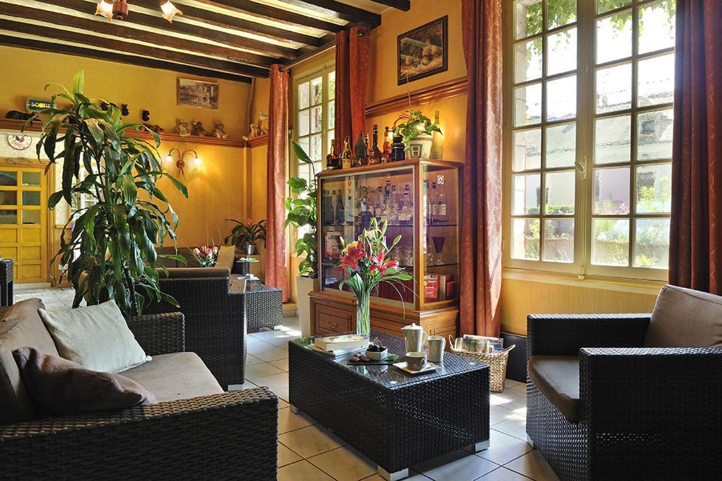 Logis Hotel Auberge De L'Ecole Pontlevoy Exterior photo