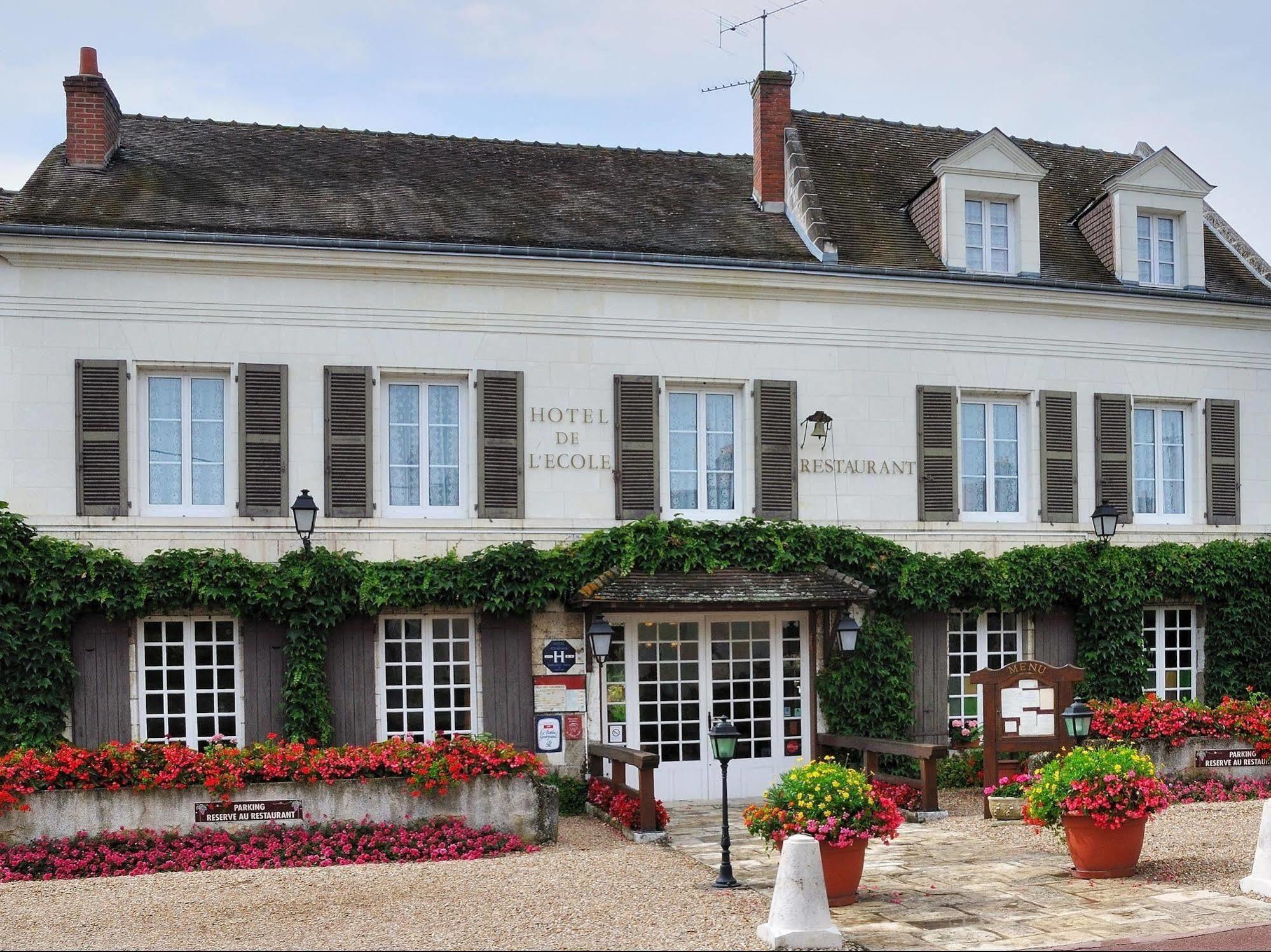 Logis Hotel Auberge De L'Ecole Pontlevoy Exterior photo